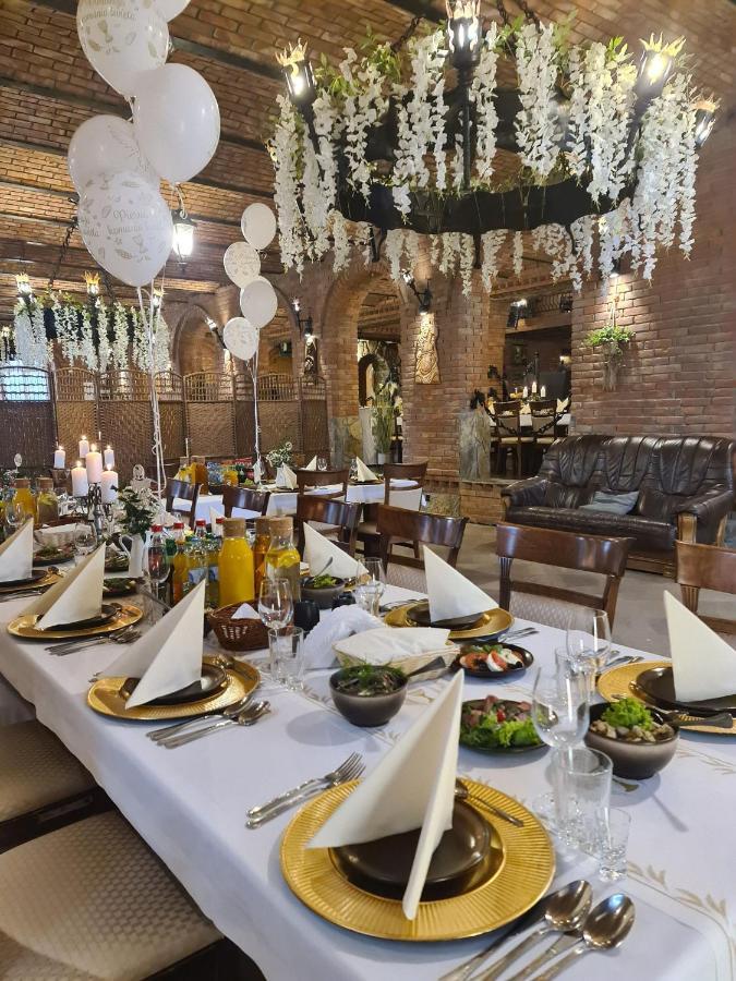 Hotel Staropolska Томашув-Любельский Экстерьер фото