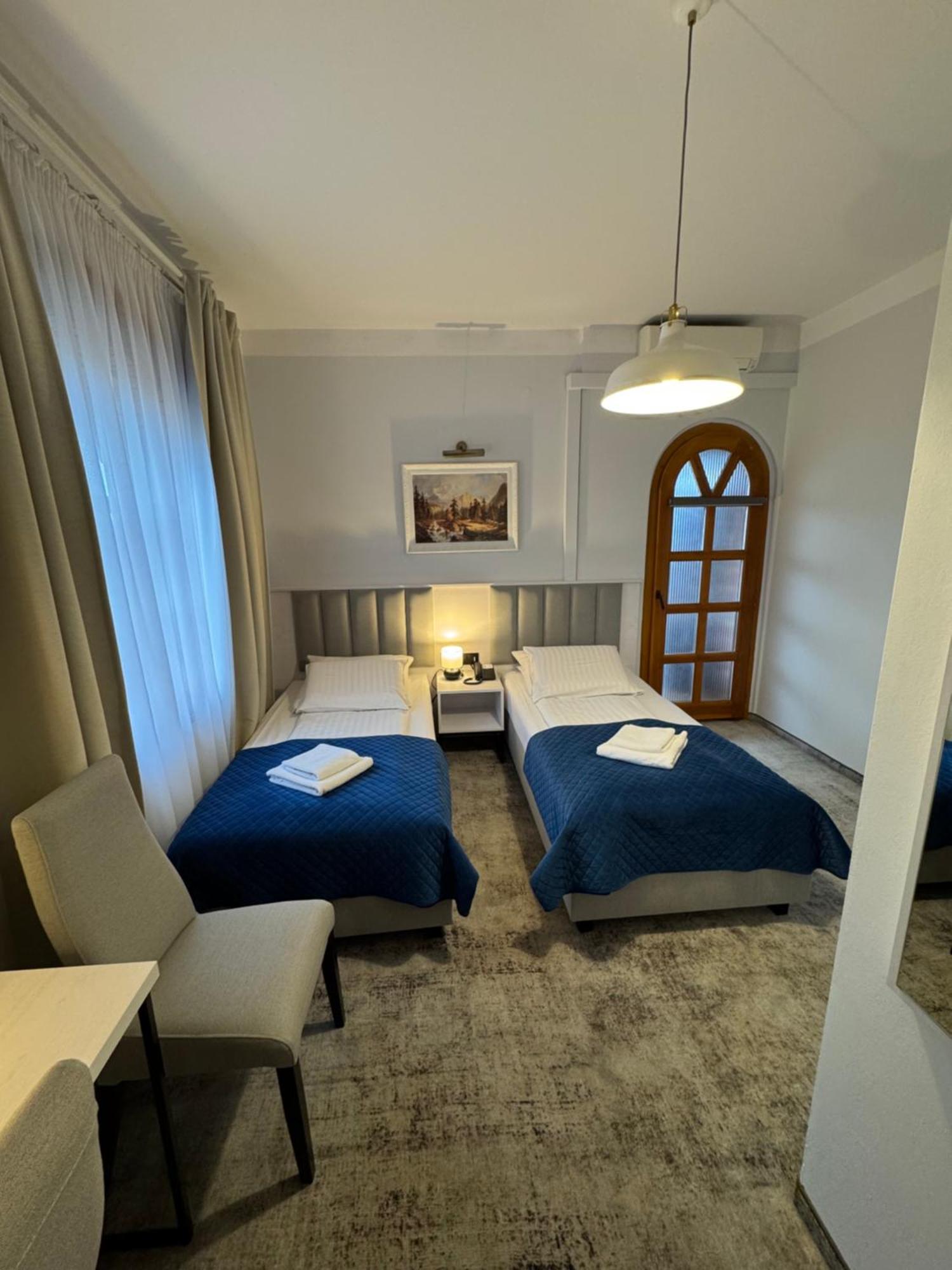 Hotel Staropolska Томашув-Любельский Экстерьер фото