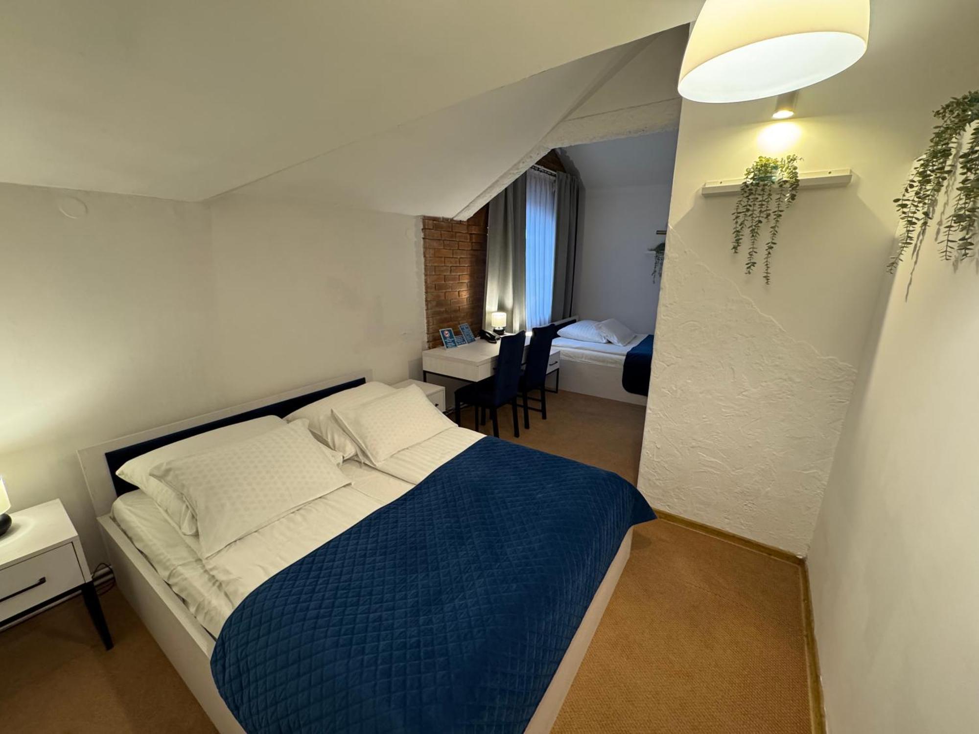 Hotel Staropolska Томашув-Любельский Экстерьер фото