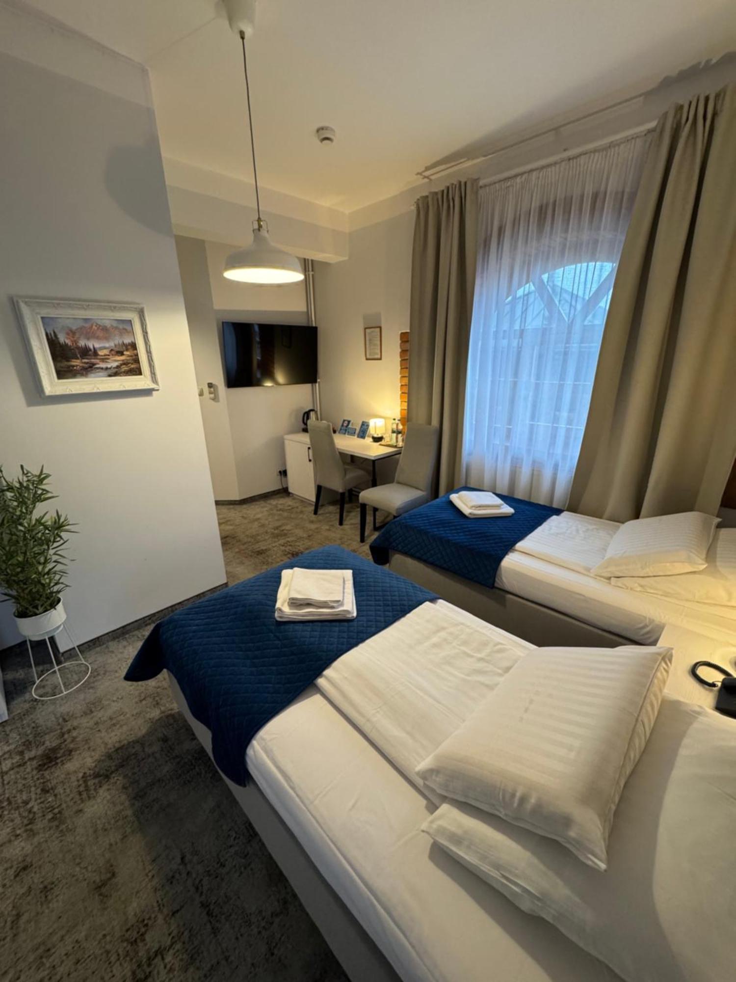 Hotel Staropolska Томашув-Любельский Экстерьер фото