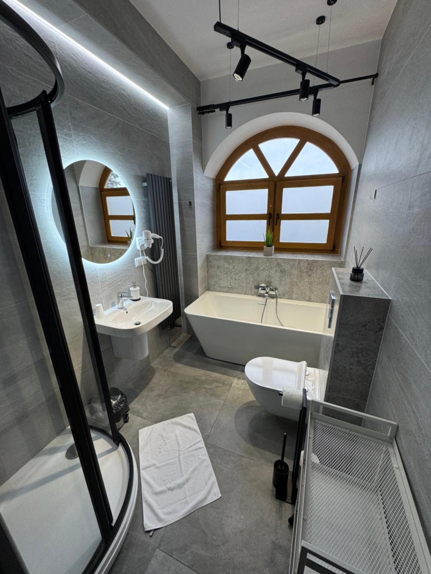 Hotel Staropolska Томашув-Любельский Экстерьер фото