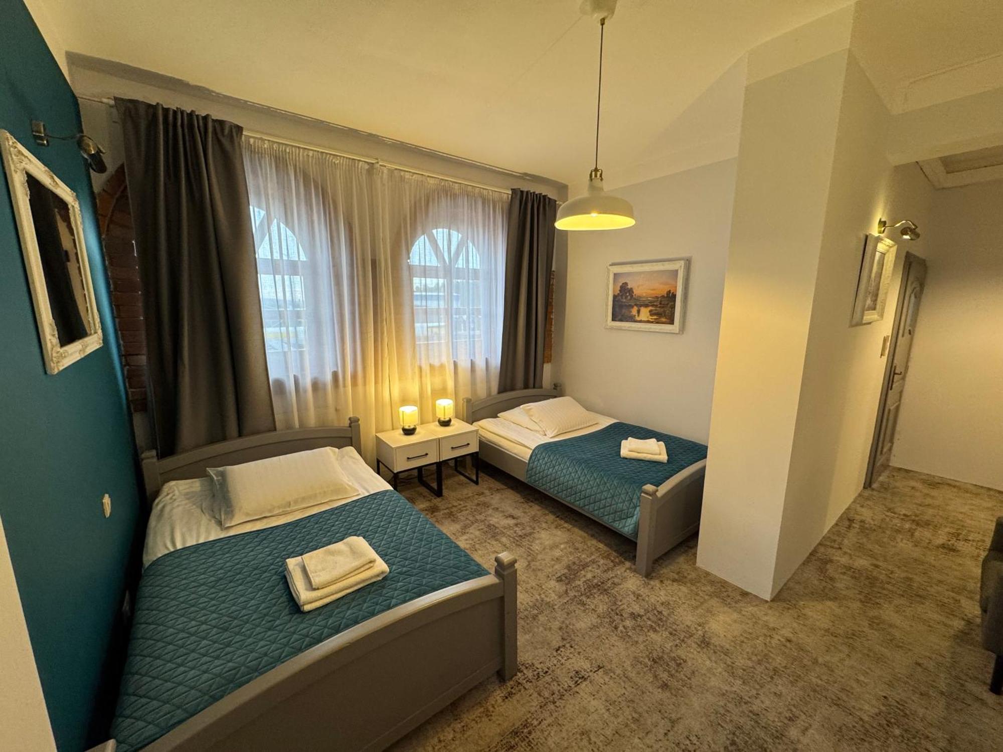 Hotel Staropolska Томашув-Любельский Экстерьер фото