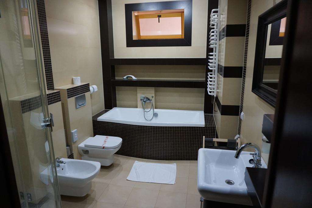 Hotel Staropolska Томашув-Любельский Экстерьер фото